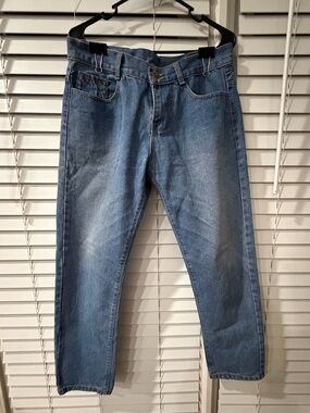 The Andrew Pant Jeans Women’s Straight-Leg Denim Jeans in Light Blue Size 34